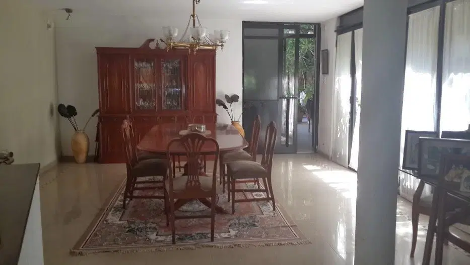 Casa de dos plantas remodelada a nueva, Maipú 2500 5