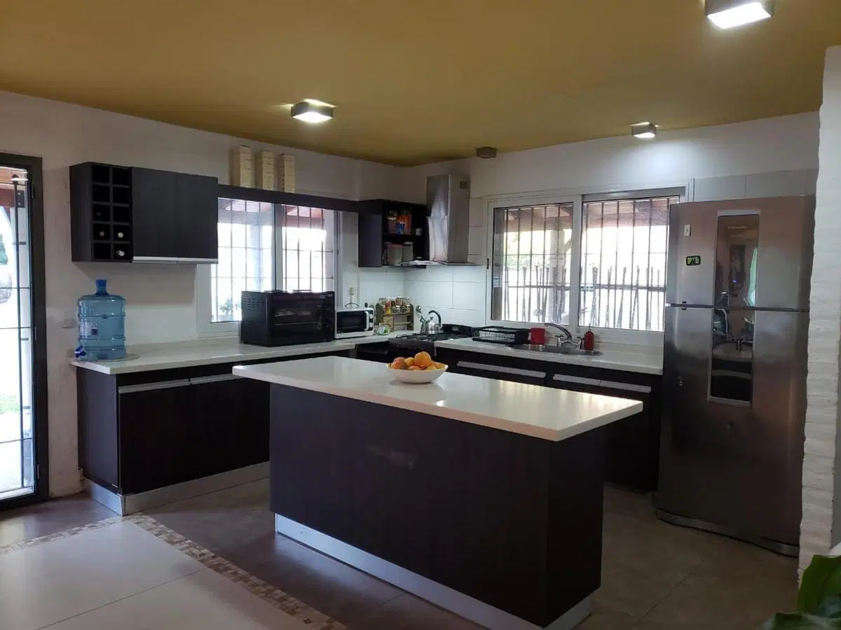 Espectacular casa de 4 dormitorios a la venta en Ibarlucea 2