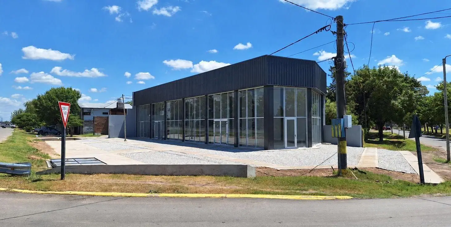 Local Av. Arturo Illia al 1500 1