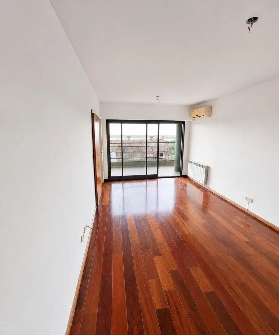 Departamento de dos dormitorios con vista al río, cochera y amenities. 5