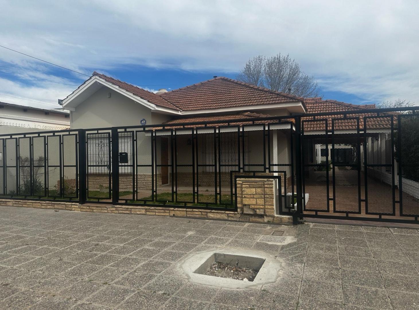 Foto de Casa 3 dormitorios con Quincho- Casco Viejo, imagen 3