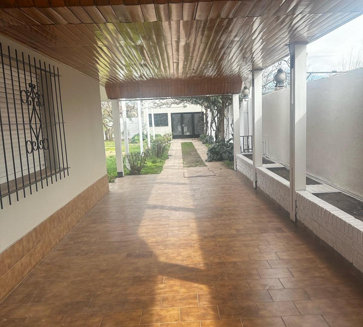 Foto de Casa 3 dormitorios con Quincho- Casco Viejo, imagen 1
