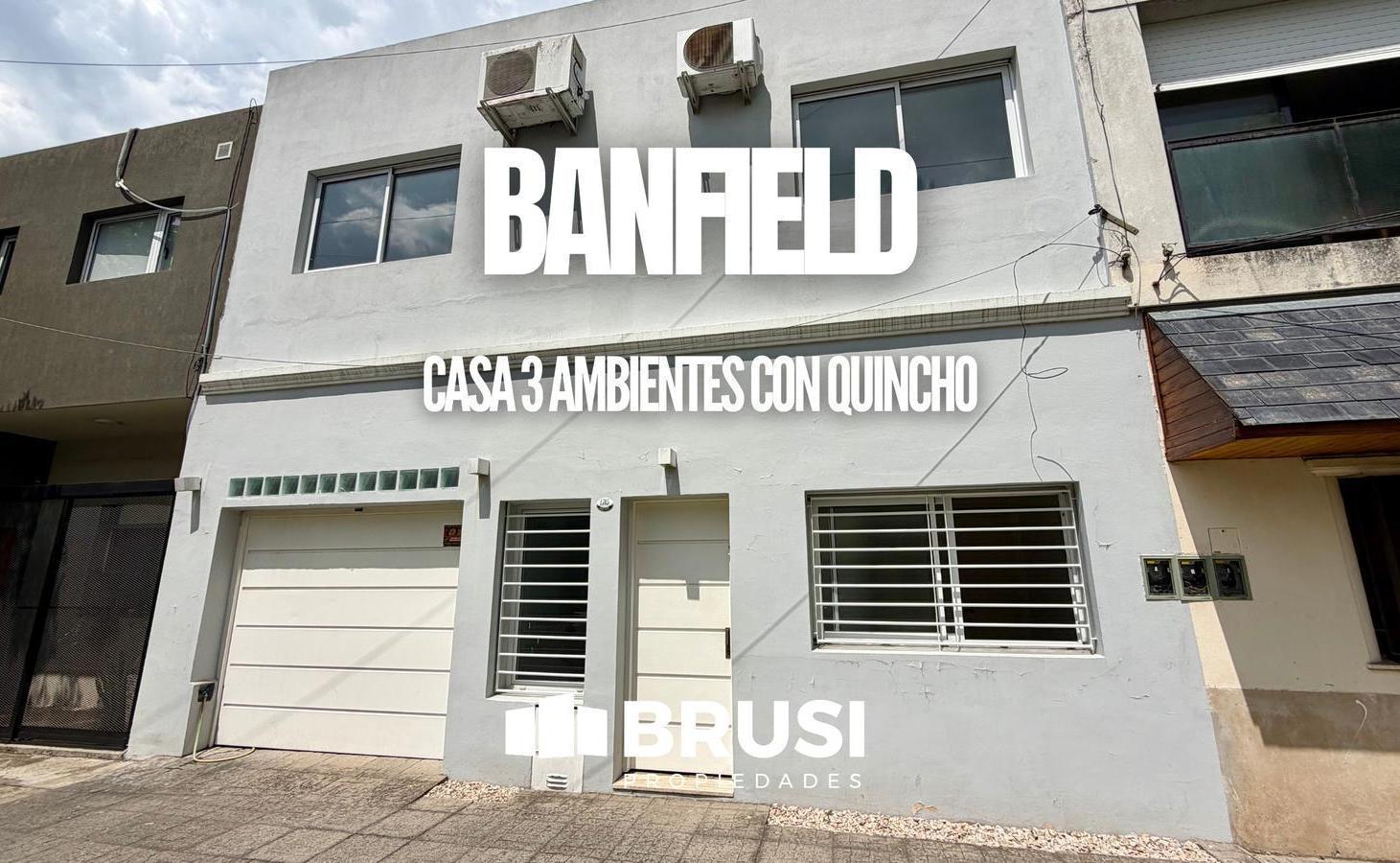 CASA EN VENTA EN BANFIELD - 3 AMBIENTES CON QUINCHO