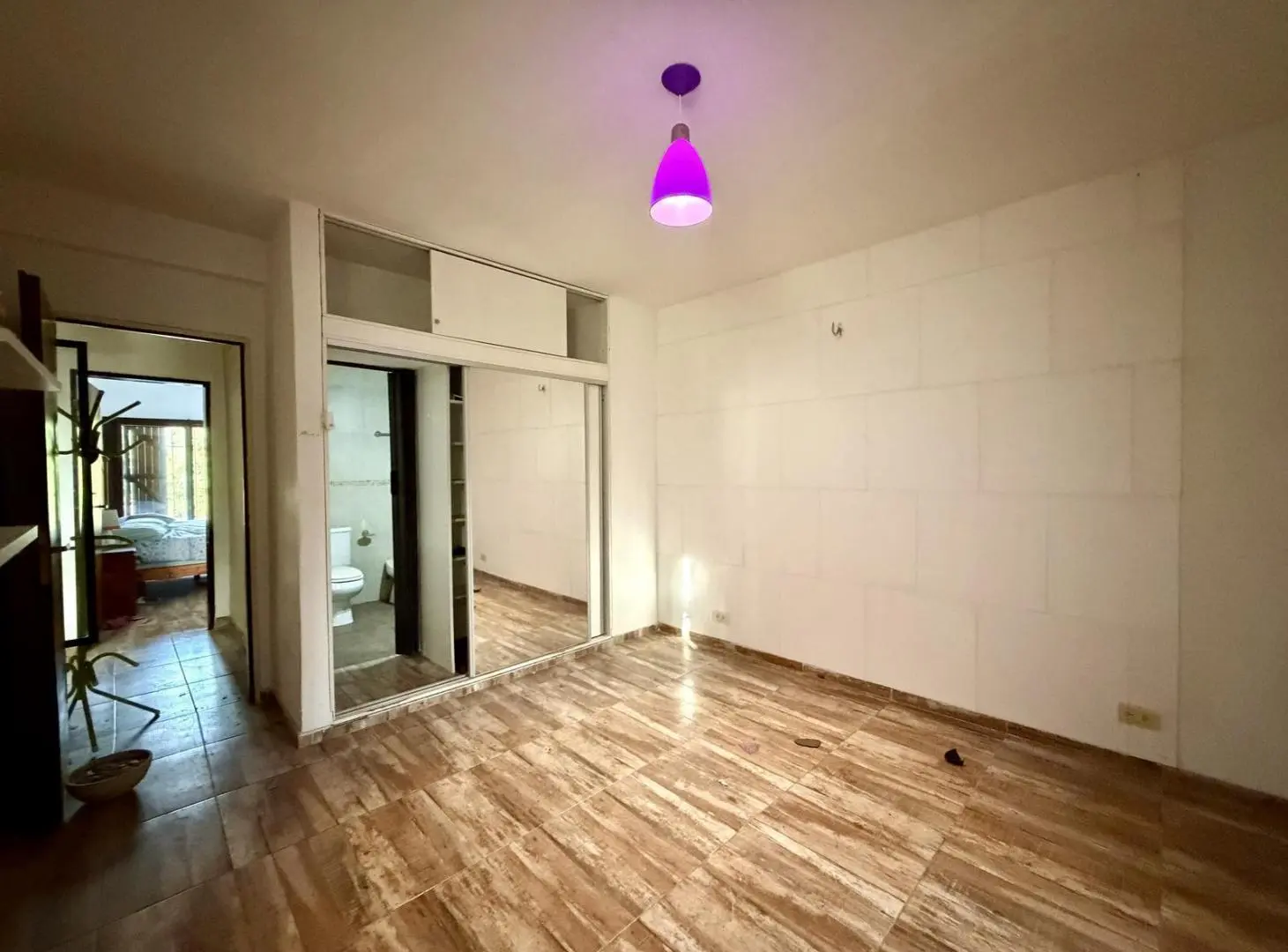 CASA EN VENTA EN LOMAS DE ZAMORA- 5 AMBIENTES-  MAS DEPTO 2 AMBIENTES 5