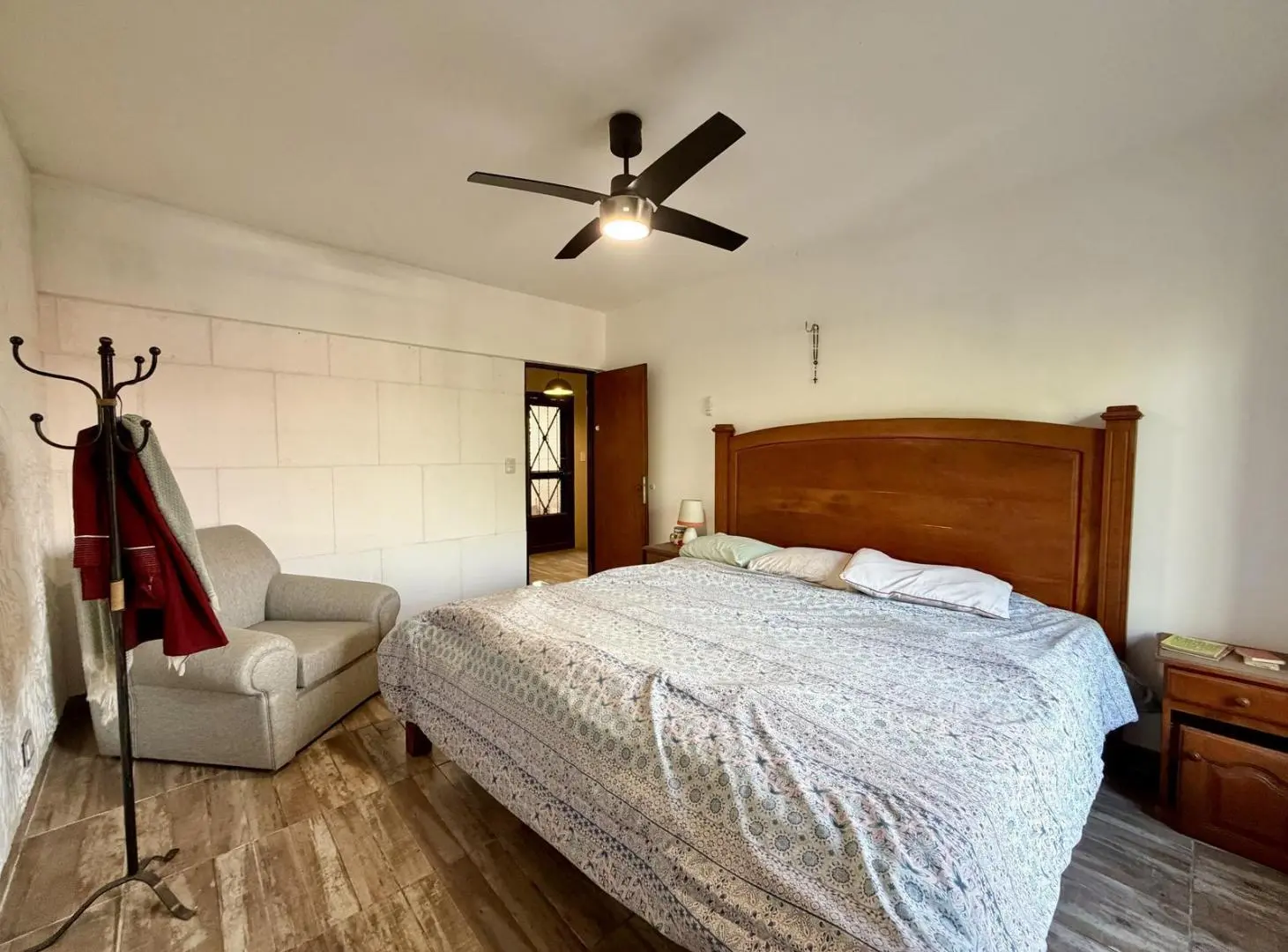 CASA EN VENTA EN LOMAS DE ZAMORA- 5 AMBIENTES-  MAS DEPTO 2 AMBIENTES 3