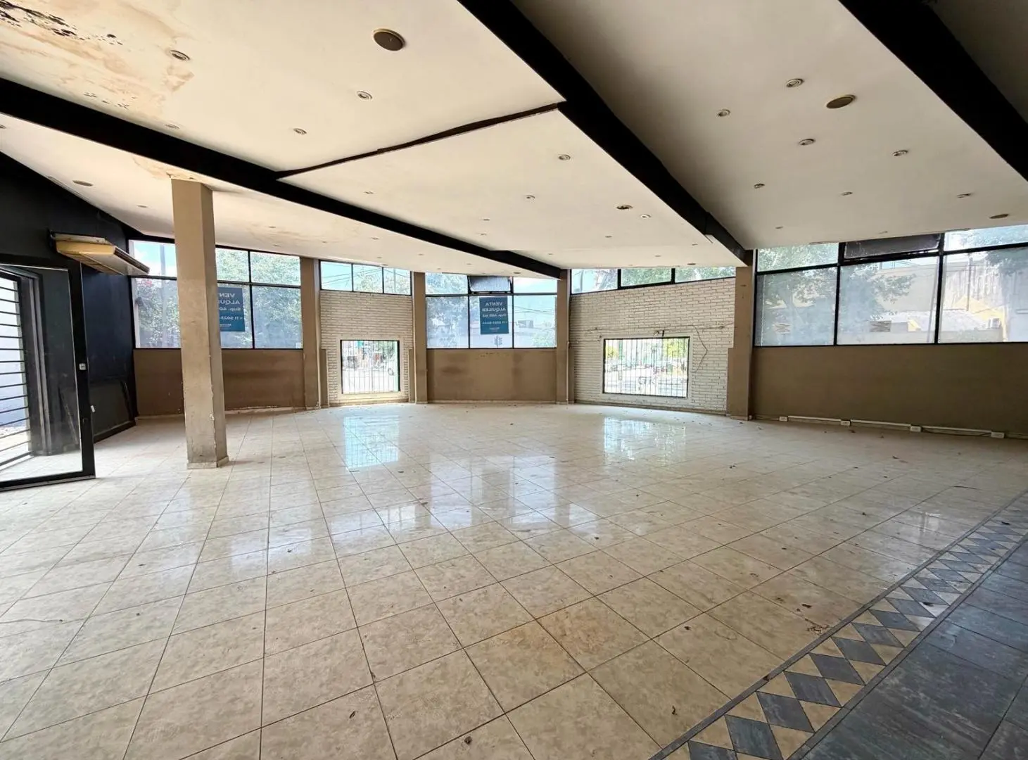 LOCAL COMERCIAL EN ALQUILER - TEMPERLEY 3