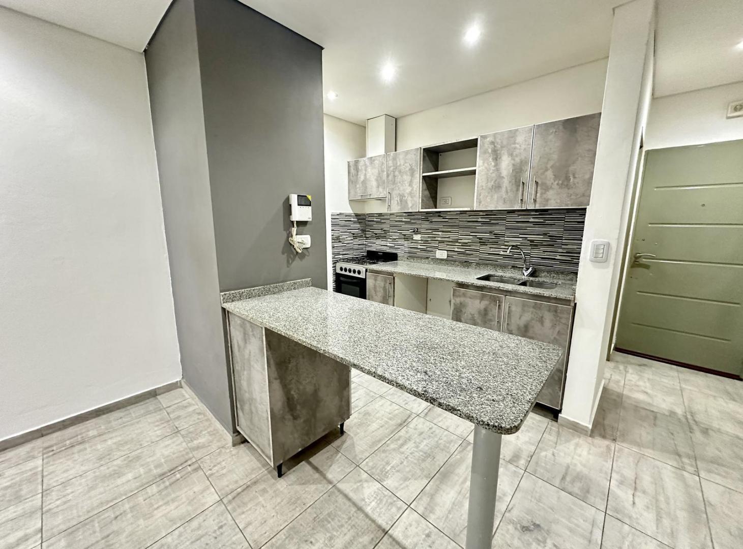 Foto de DEPARTAMENTO EN VENTA EN LOMAS DE ZAMORA - MONOAMBIENTE - COCHERA, imagen 3