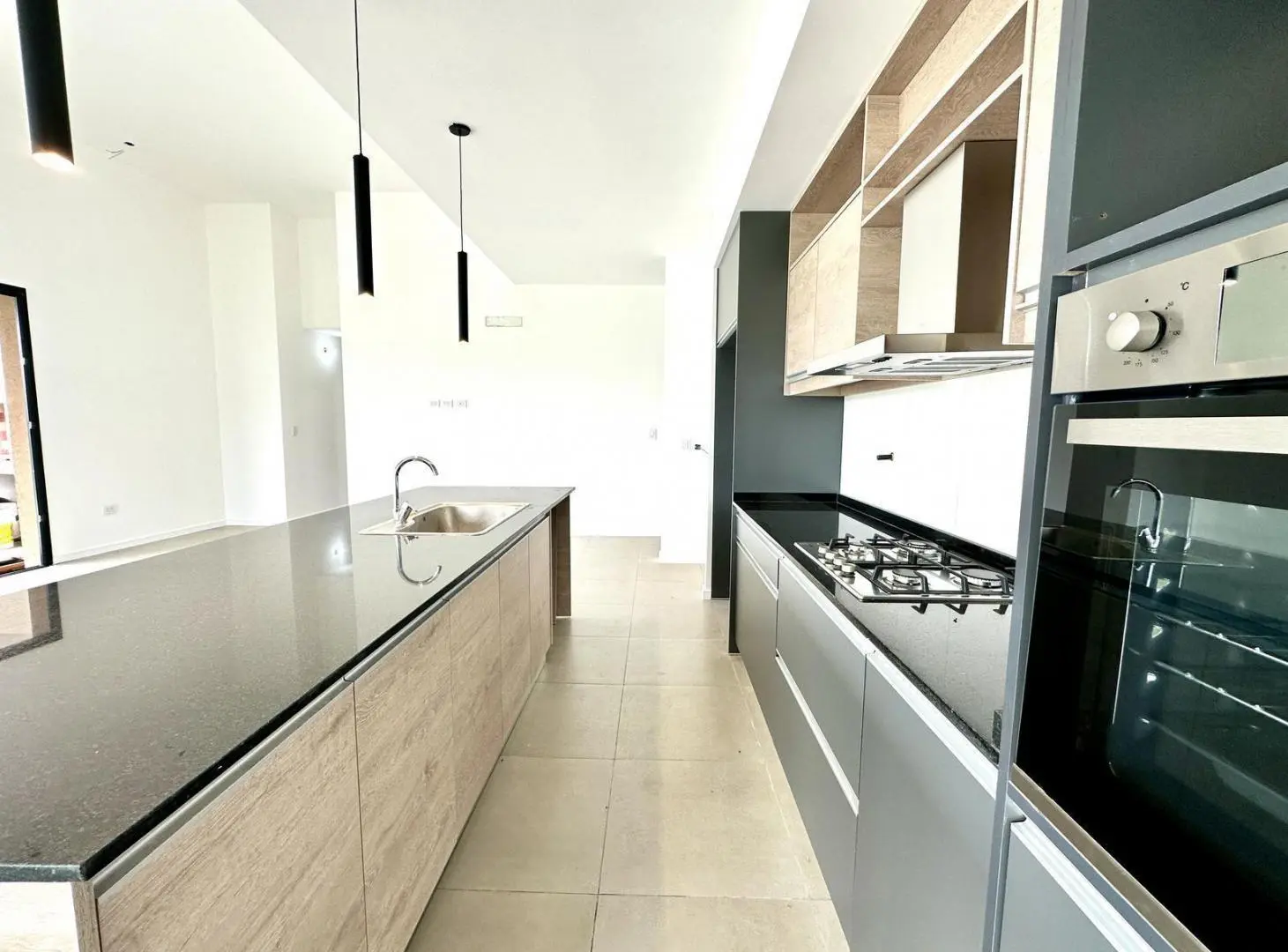 CASA EN VENTA EN SAN FELIPE - 4 AMBIENTES 4