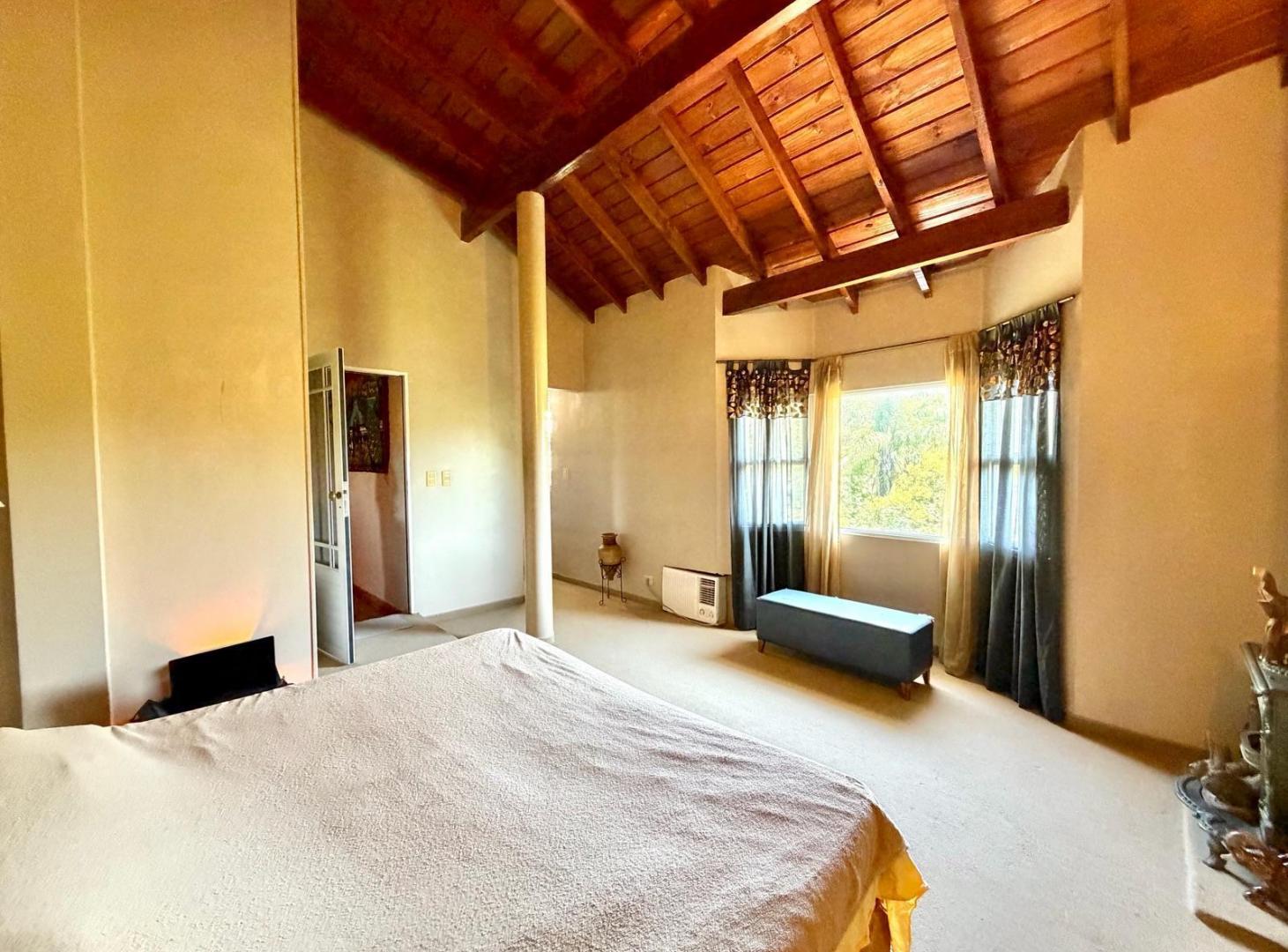 CASA EN VENTA EN PARQUE LAS NACIONES - 5 AMBIENTES CON PILETA