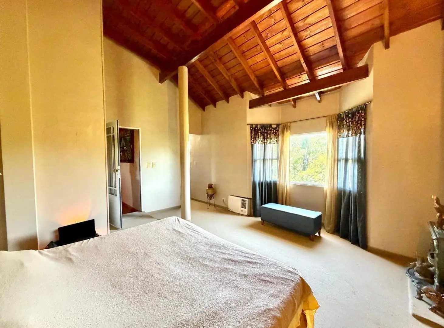 CASA EN VENTA EN PARQUE LAS NACIONES - 5 AMBIENTES CON PILETA 2