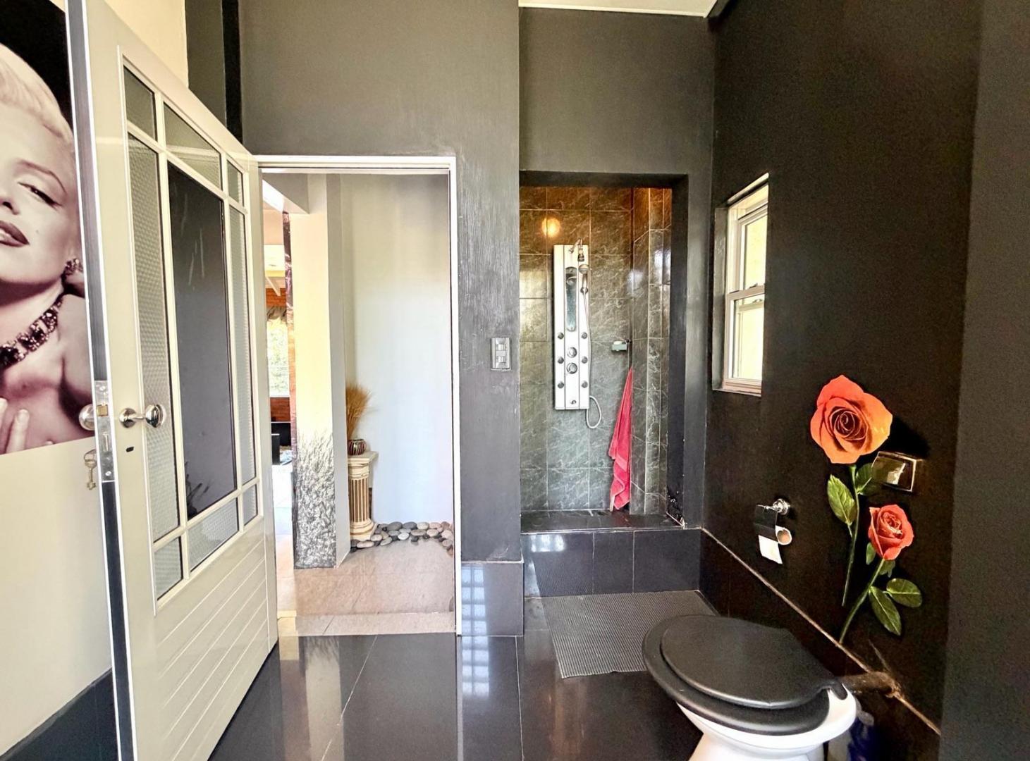 Foto de CASA EN VENTA EN PARQUE LAS NACIONES - 5 AMBIENTES CON PILETA, imagen 4
