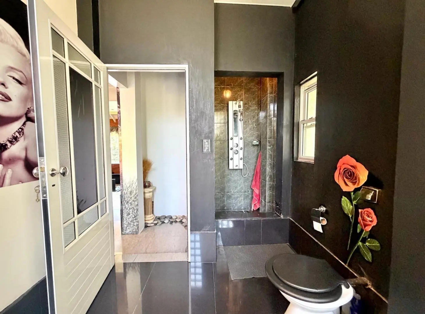 CASA EN VENTA EN PARQUE LAS NACIONES - 5 AMBIENTES CON PILETA 4