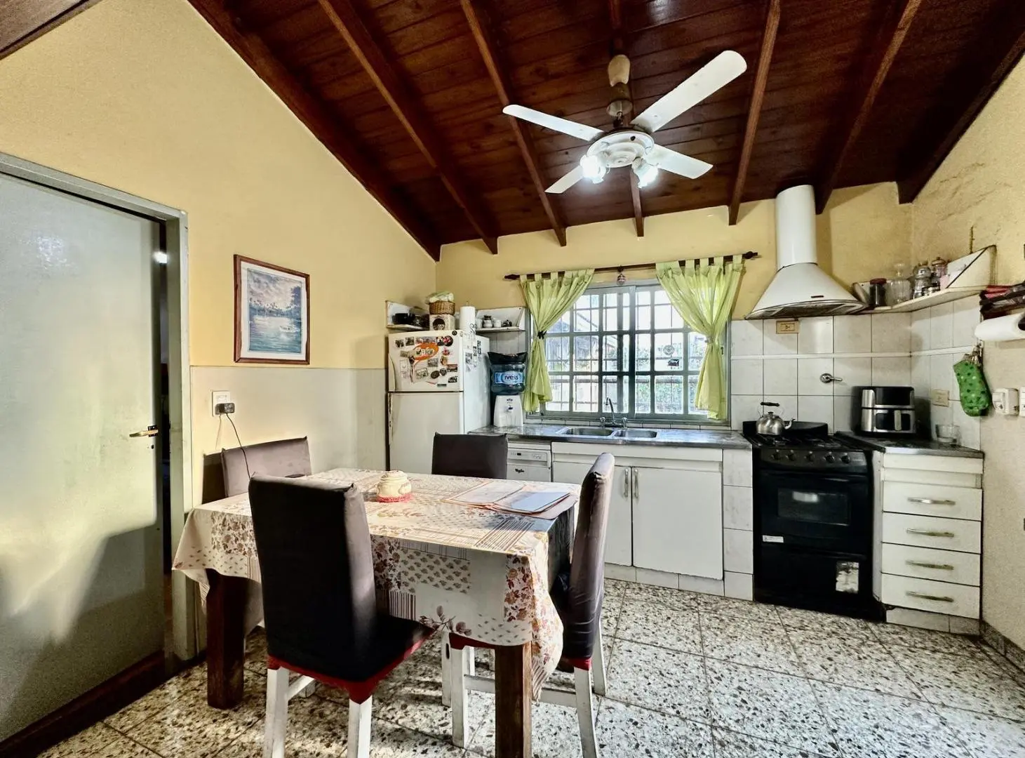 CASA EN VENTA EN QUILMES - 4 AMBIENTES CON QUINCHO 2