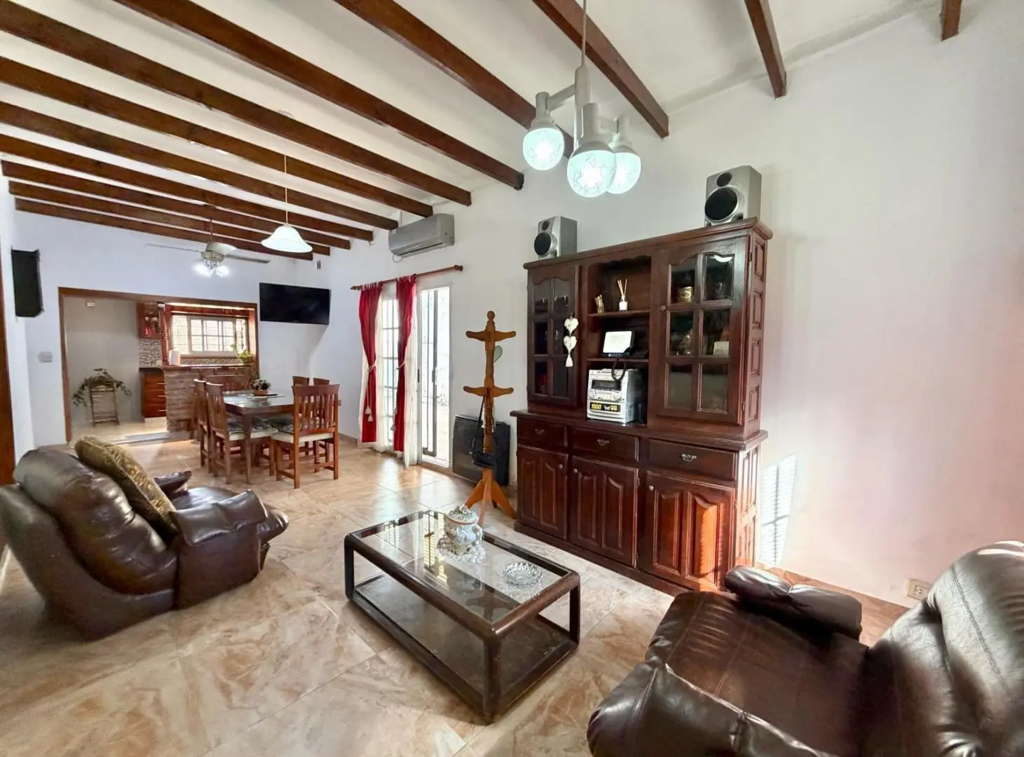 CASA EN VENTA EN LOMAS DE ZAMORA - 3 AMBIENTES 4