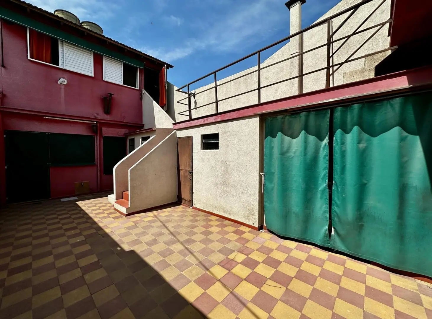 CASA EN VENTA EN BANFIELD - IDEAL 2 FAMILIAS 2