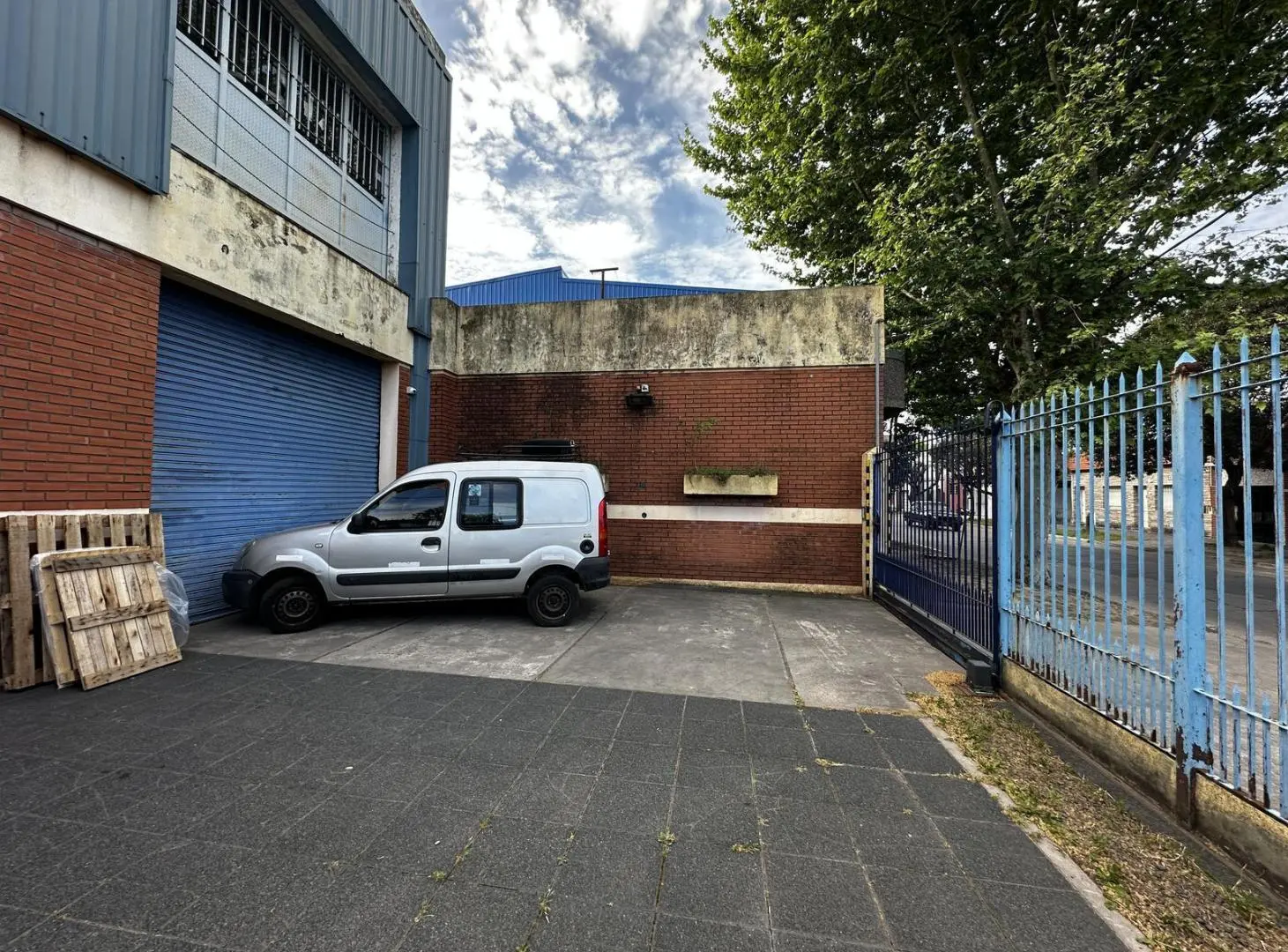 GALPON EN VENTA EN LANUS OESTE - 2 PLANTAS - CON ASCENSOR 3