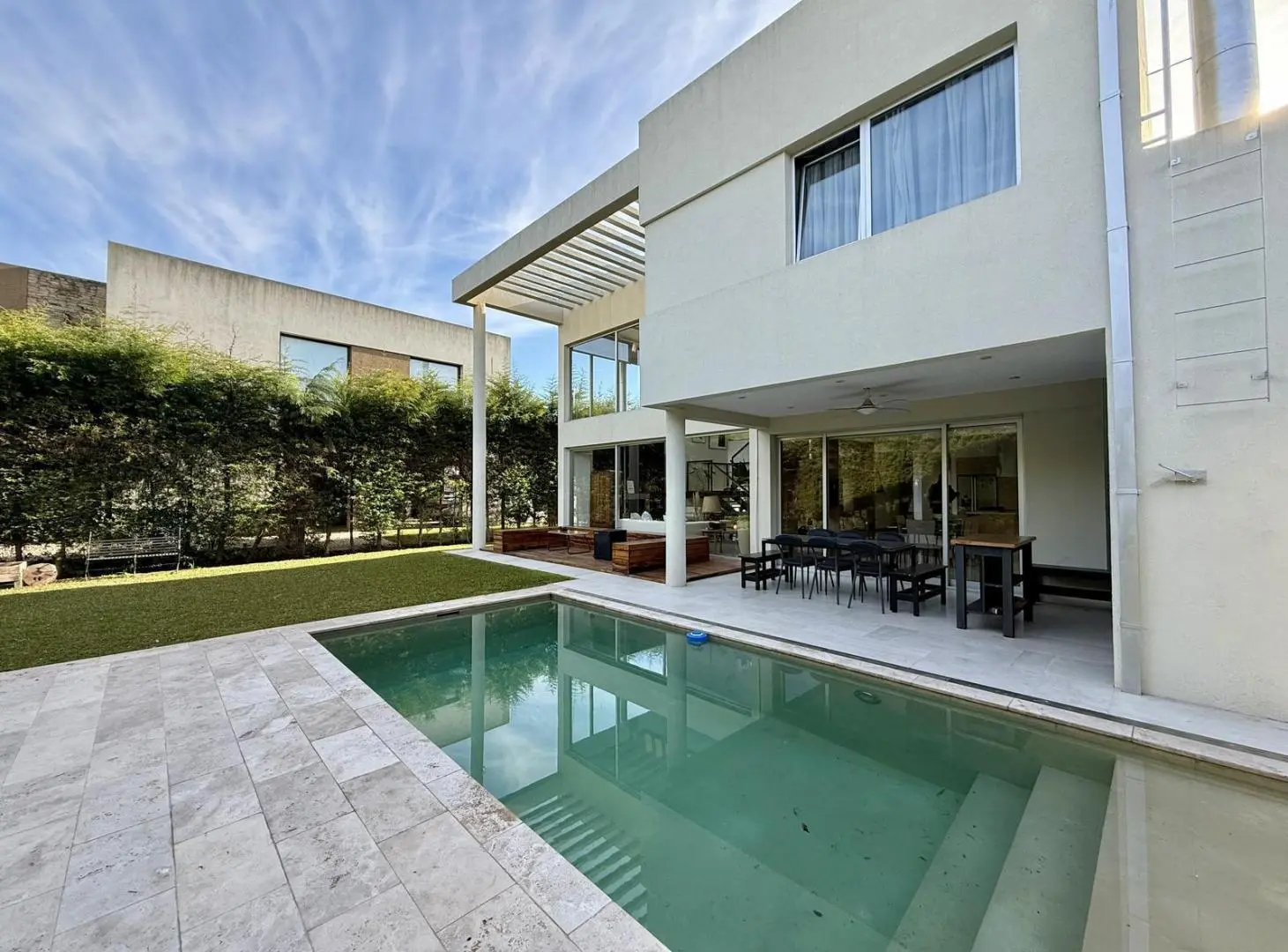 CASA EN VENTA EN ADROGUE CHICO - 5 AMBIENTES - CON PILETA 2