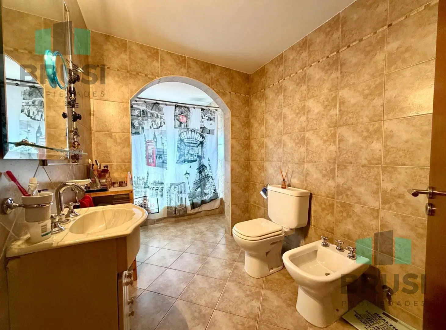 CASA EN VENTA EN TEMPERLEY - 4 AMBIENTES 5