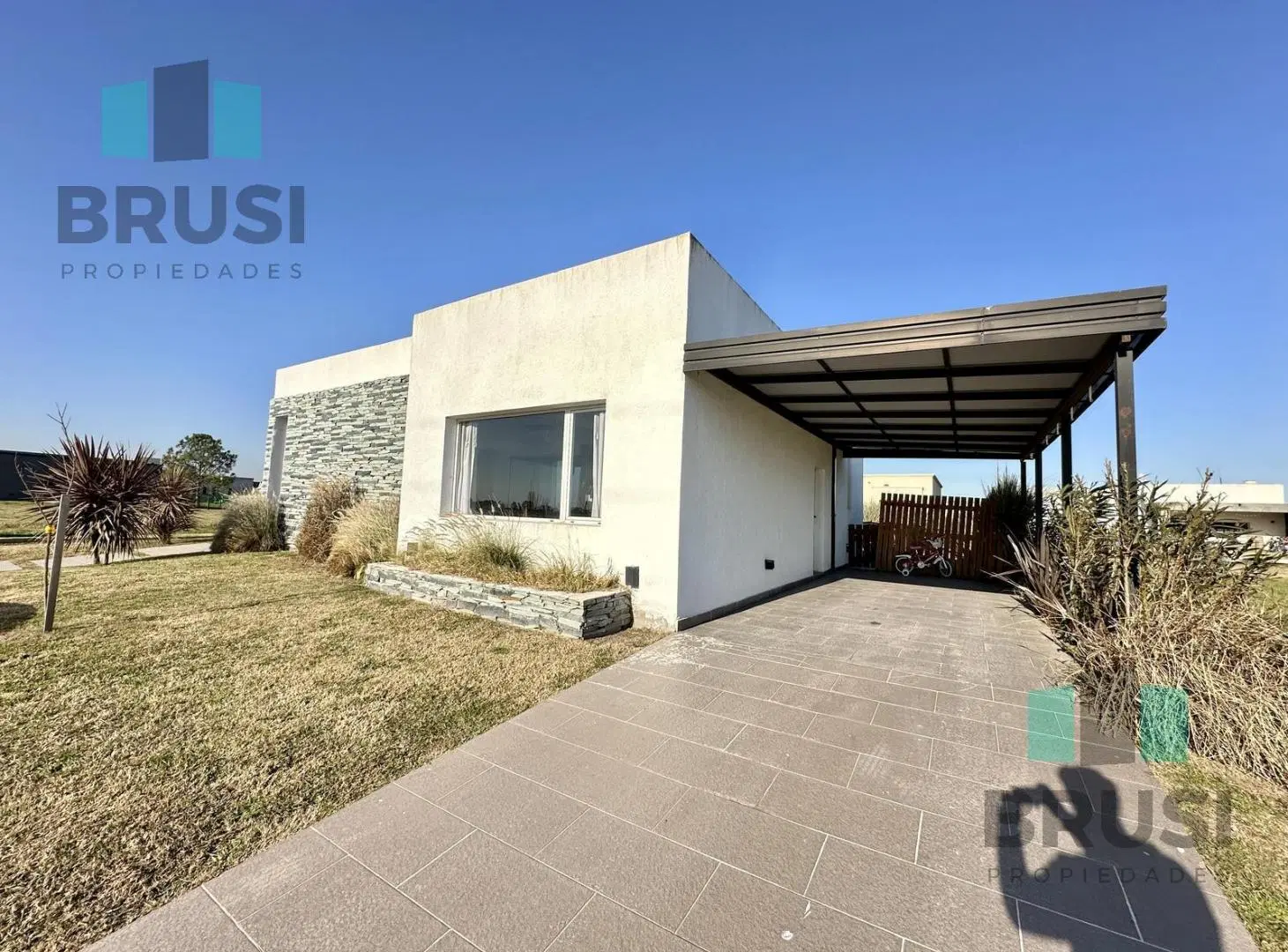 CASA 4 AMBIENTES EN VENTA EN HORIZONTES AL SUR 2