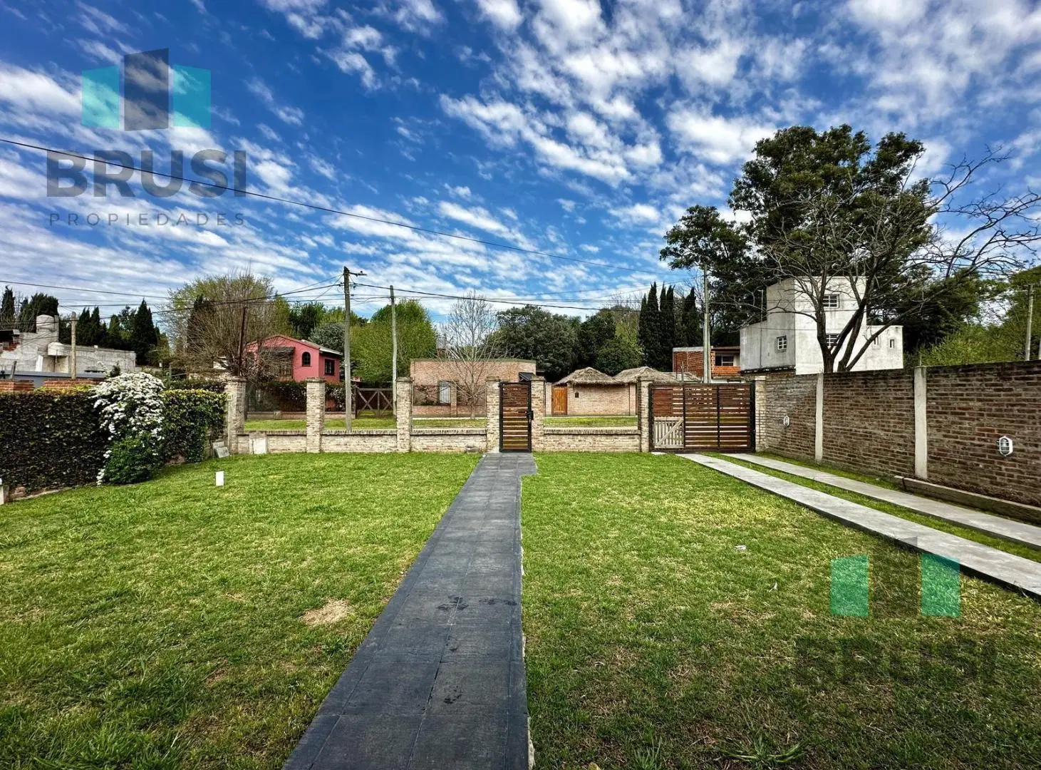 Casa 3 ambientes con increíble parque en venta, Burzaco 3