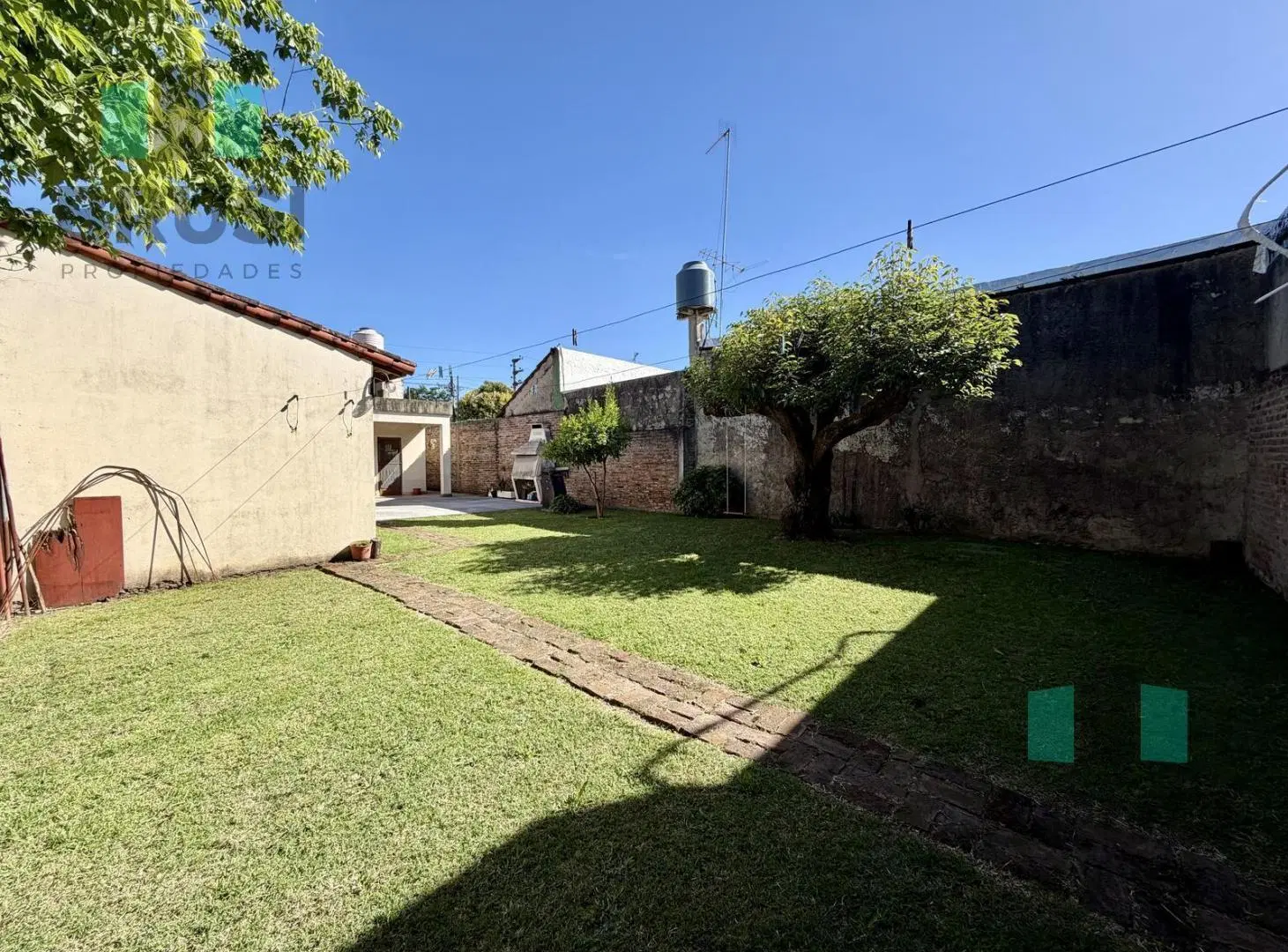 CASA EN VENTA EN BURZACO - 4 AMBIENTES 3