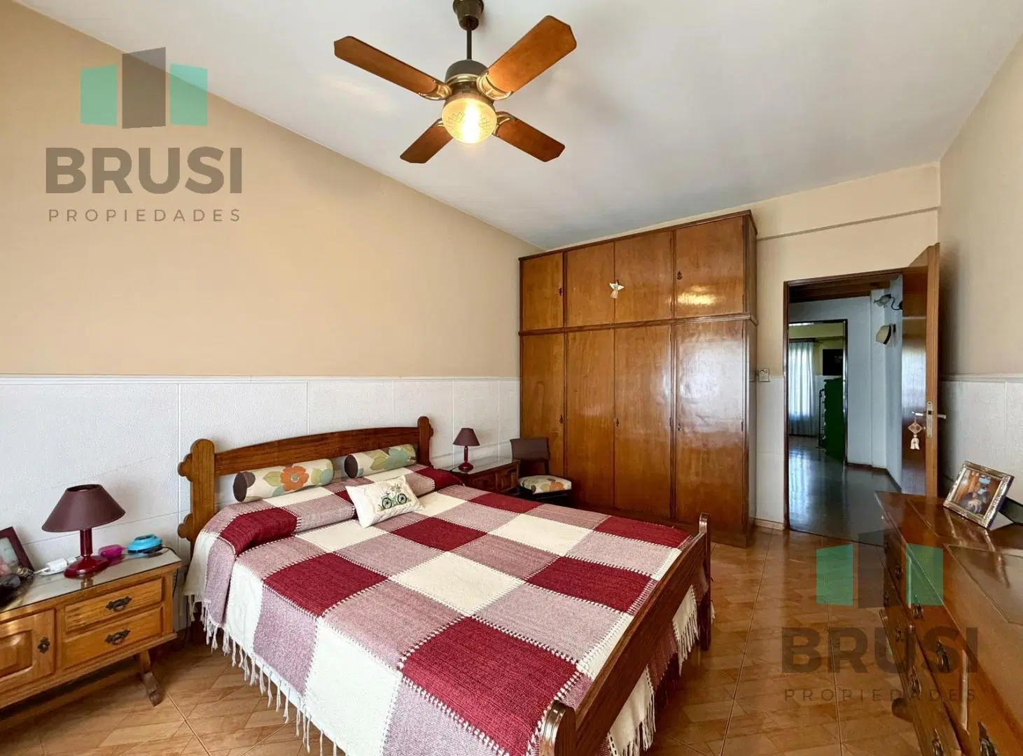 CASA EN VENTA EN BURZACO - 4 AMBIENTES 5