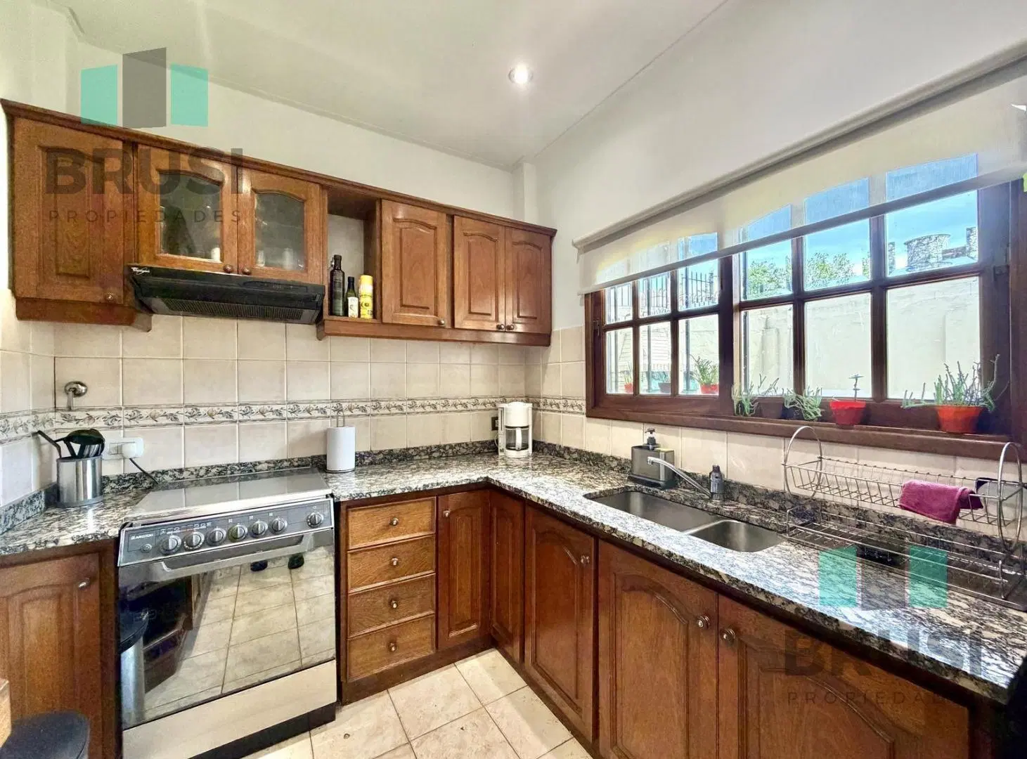 CASA EN VENTA EN BANFIELD - 4 AMBIENTES - 2 PLANTAS 2