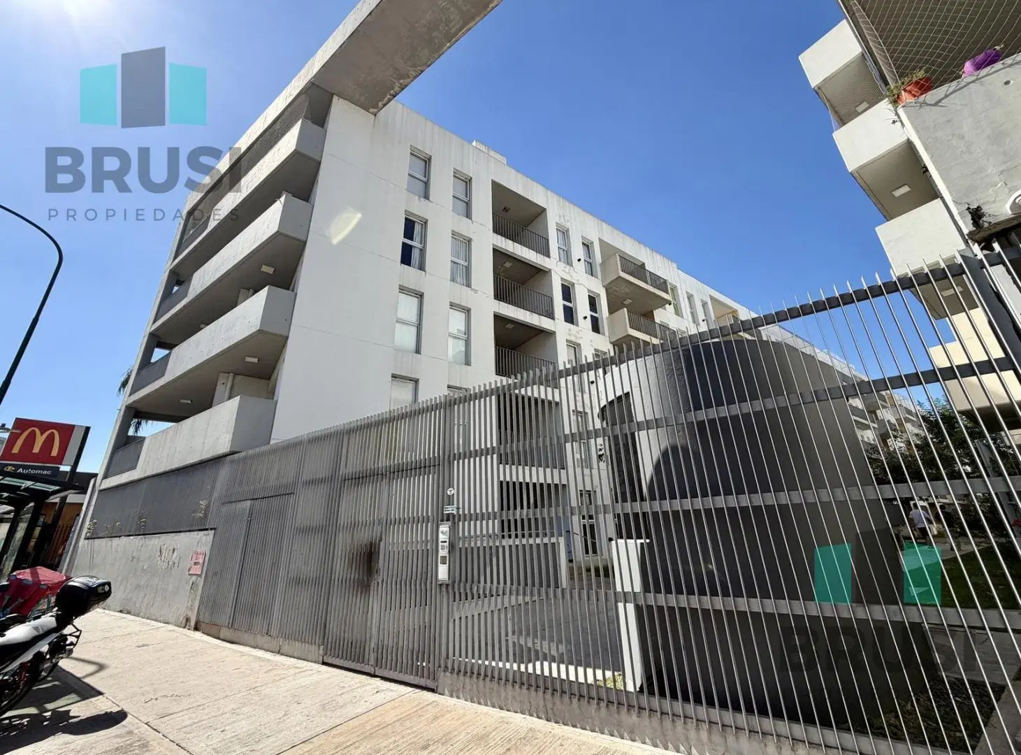 VENTA DEPARTAMENTO TRES AMBIENTES CON COCHERA - LA BOCA - CABA 2
