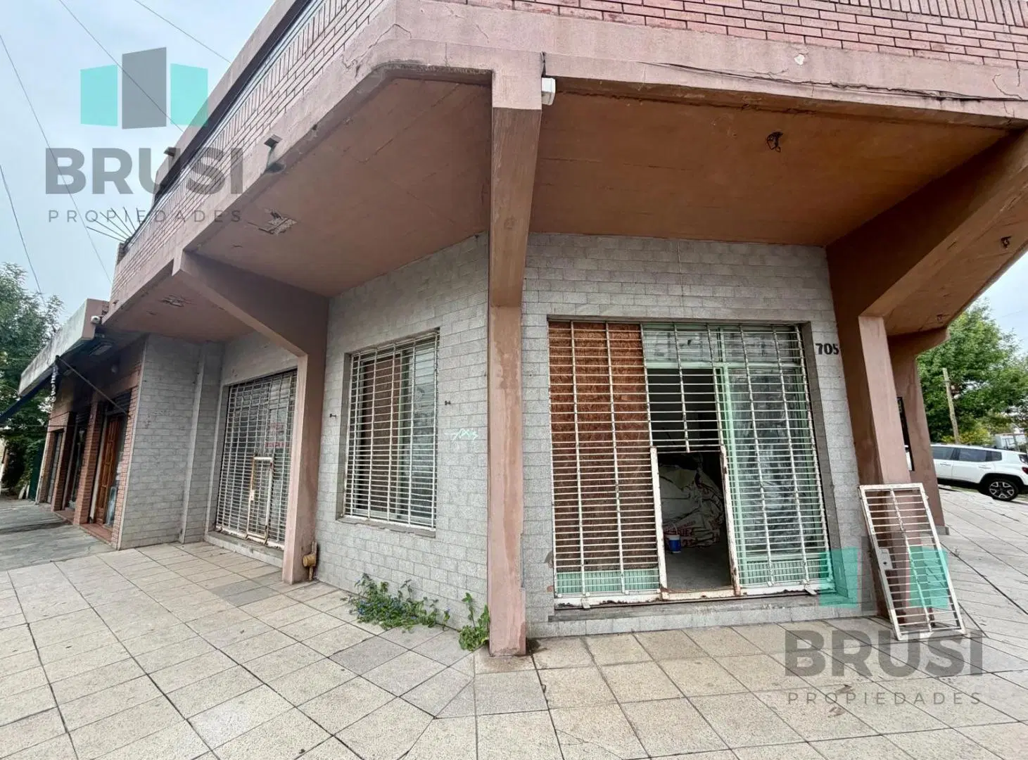 VENTA EN BLOQUE DEPTO 4 AMBIENTES CON LOCALES EN PLANTA BAJA - LLAVALLOL 4
