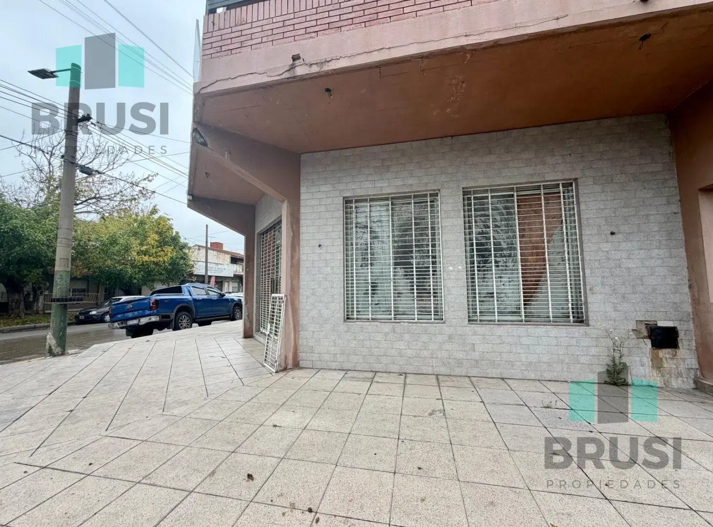 VENTA EN BLOQUE DEPTO 4 AMBIENTES CON LOCALES EN PLANTA BAJA - LLAVALLOL 1