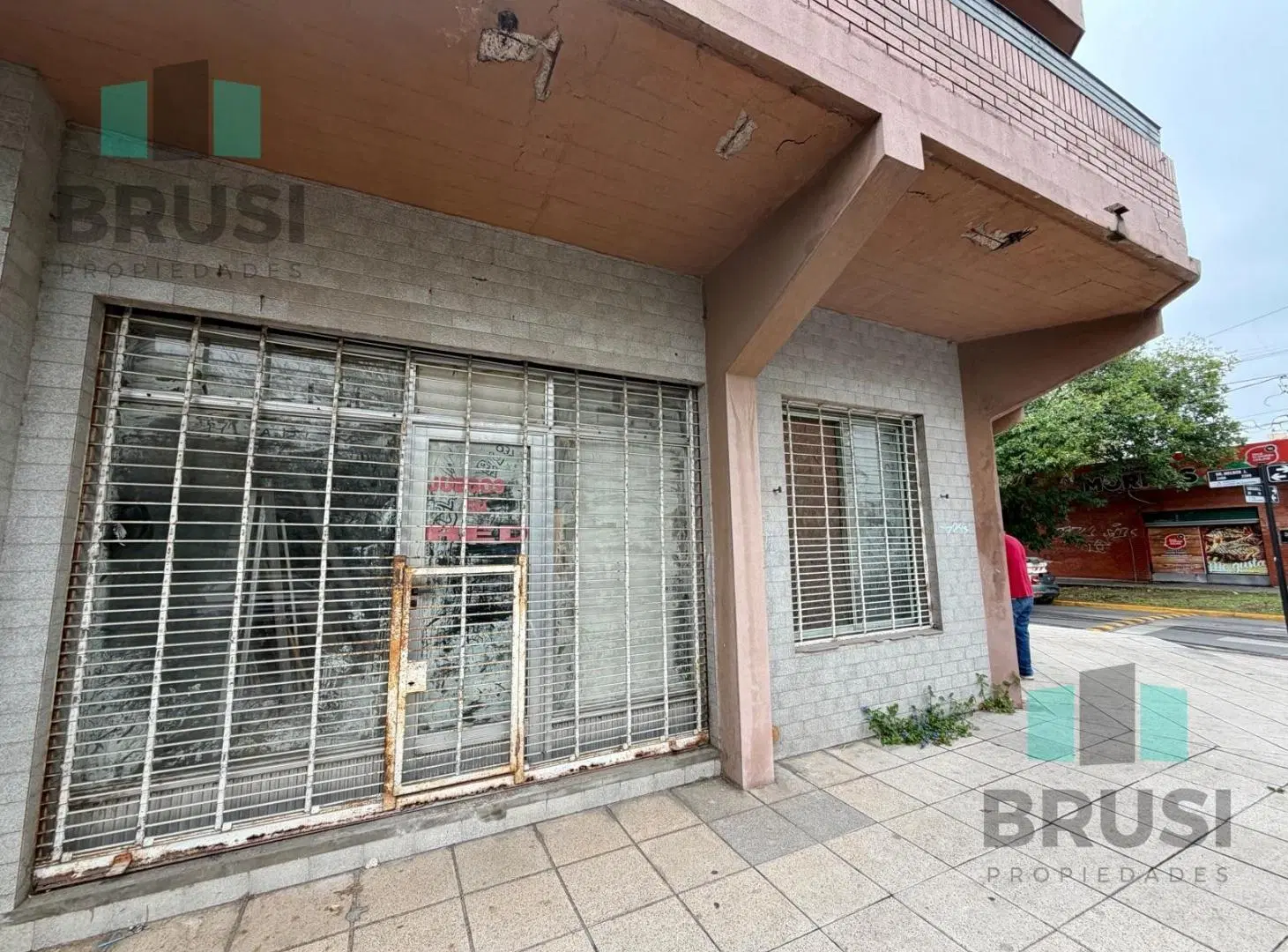 VENTA EN BLOQUE DEPTO 4 AMBIENTES CON LOCALES EN PLANTA BAJA - LLAVALLOL 3