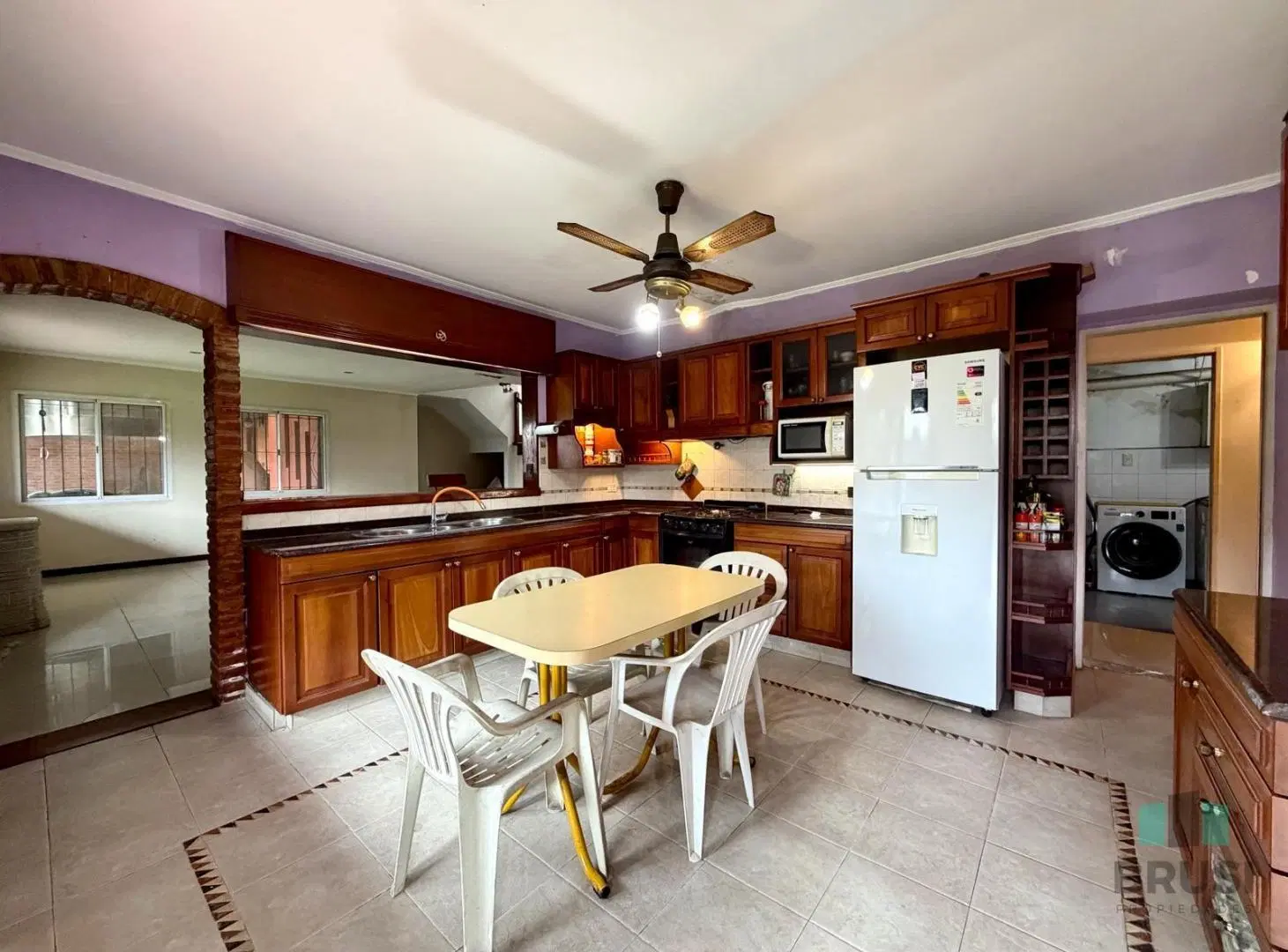 CASA EN VENTA BERAZATEGUI AMPLIO PARQUE Y PISCINA 5