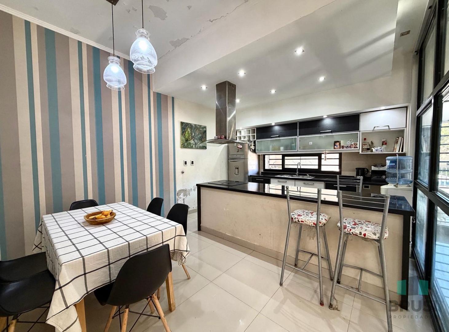 Foto de Venta CASA 4 Ambientes con pileta, patio y jardín - Lomas de Zamora, imagen 4