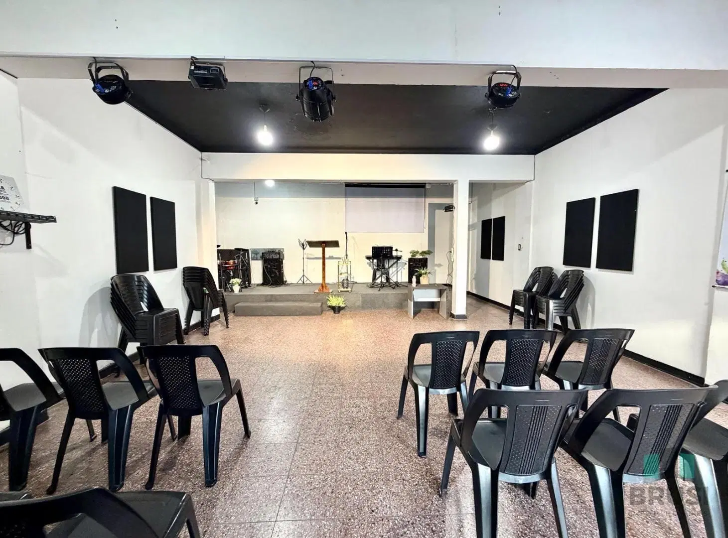 LOCAL EN VENTA EN BANFIELD OESTE SOBRE IRIGOYEN 2