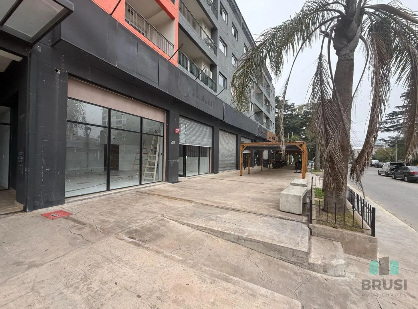 OPORTUNIDAD LOCAL EN ALQUILER CON EXCELENTE VISIBILIDAD - EZEIZA CENTRO 2