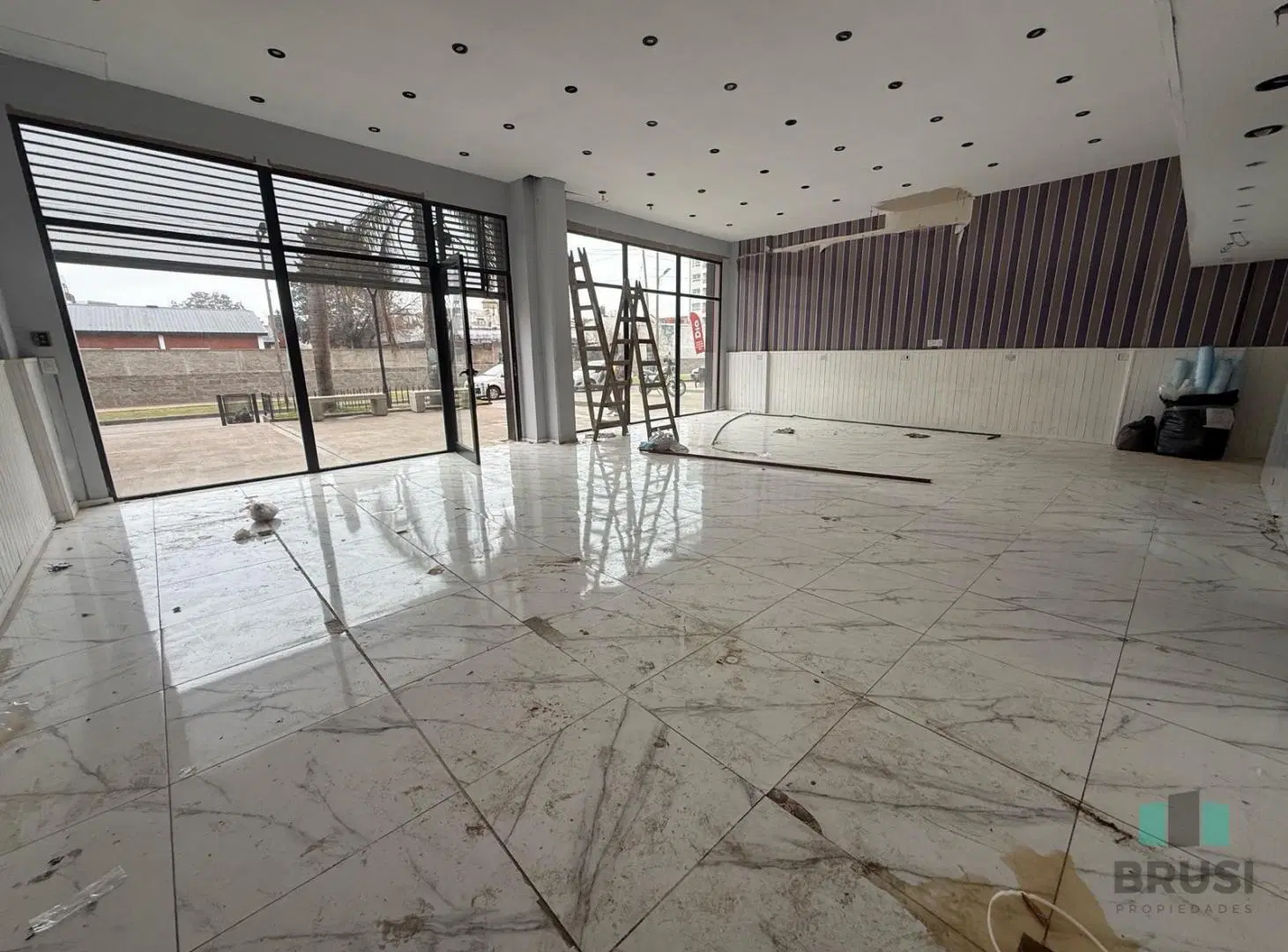 OPORTUNIDAD LOCAL EN ALQUILER CON EXCELENTE VISIBILIDAD - EZEIZA CENTRO 3