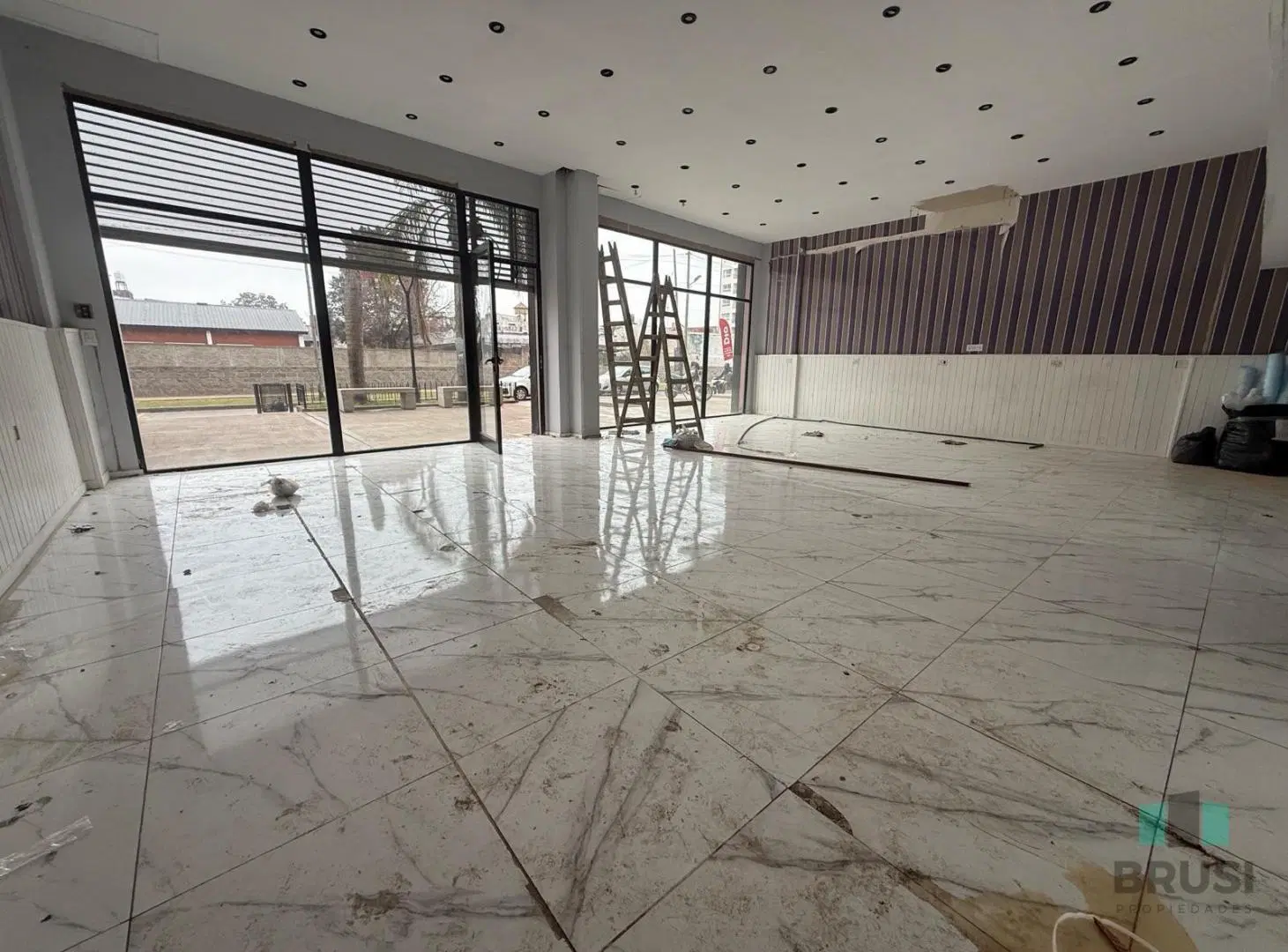 OPORTUNIDAD LOCAL EN ALQUILER CON EXCELENTE VISIBILIDAD - EZEIZA CENTRO 5