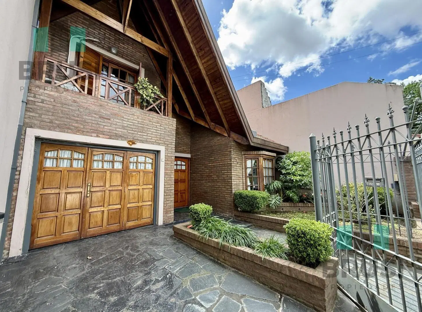 CASA EN VENTA EN BANFIELD ESTE - 5 AMBIENTES - PILETA - QUINCHO 4
