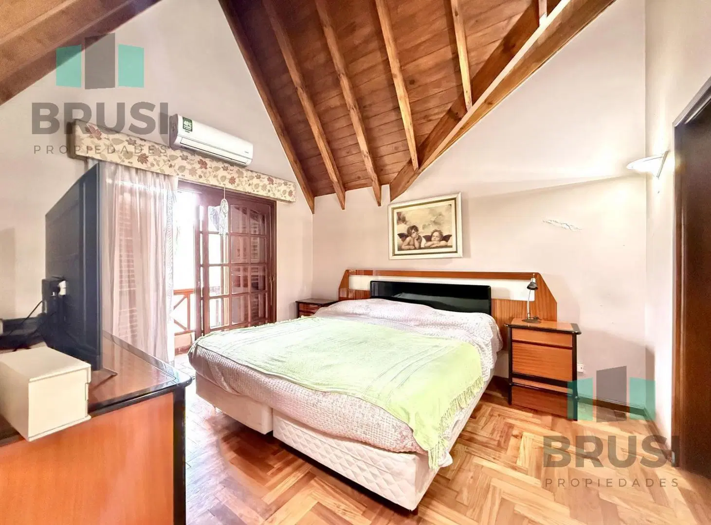 CASA EN VENTA EN BANFIELD ESTE - 5 AMBIENTES - PILETA - QUINCHO 5