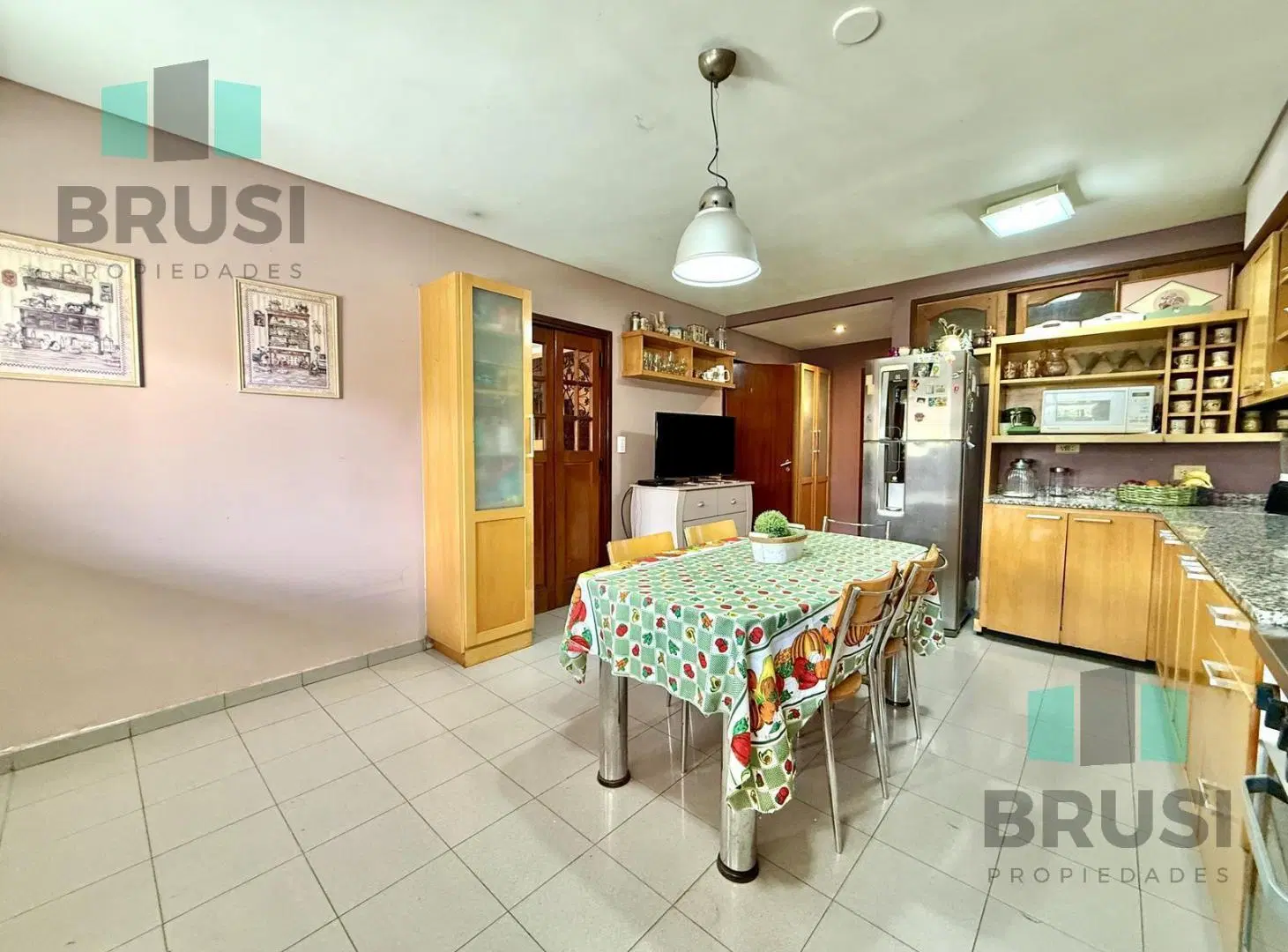 CASA EN VENTA EN BANFIELD ESTE - 5 AMBIENTES - PILETA - QUINCHO 1