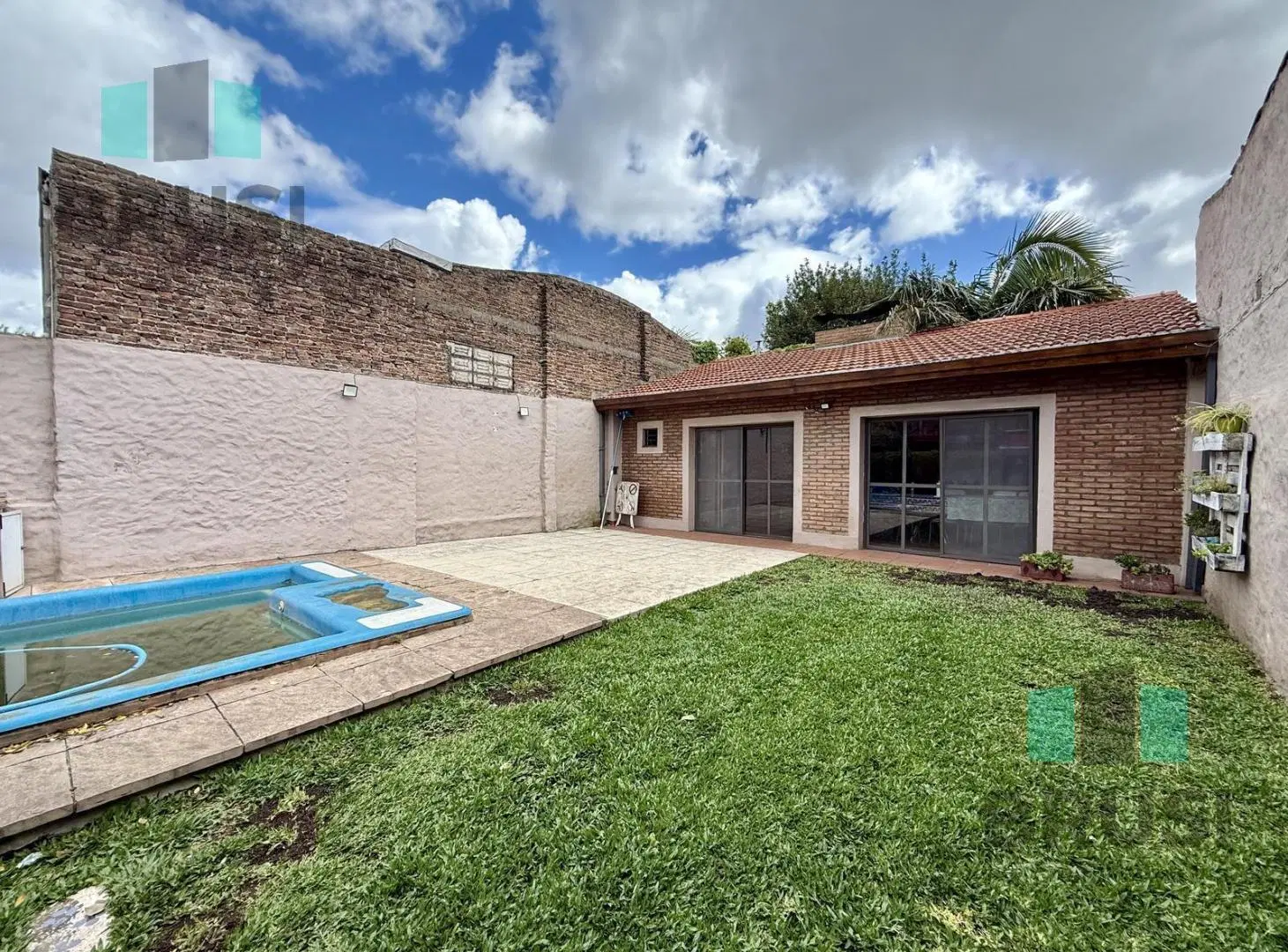 CASA EN VENTA EN BANFIELD ESTE - 5 AMBIENTES - PILETA - QUINCHO 5