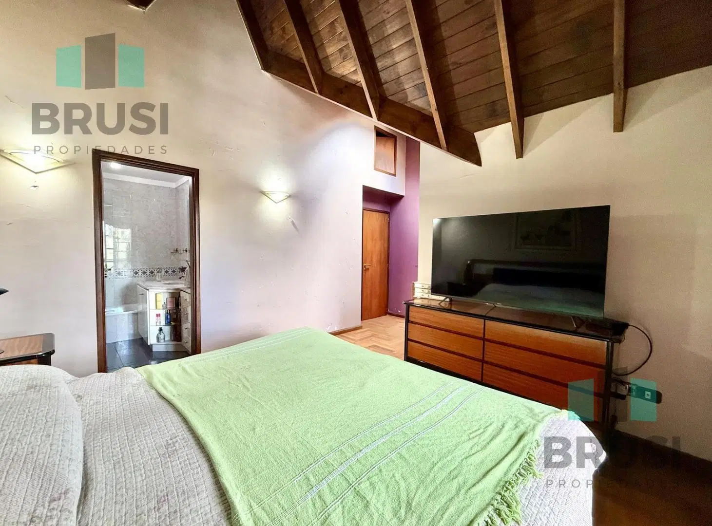 CASA EN VENTA EN BANFIELD ESTE - 5 AMBIENTES - PILETA - QUINCHO 8