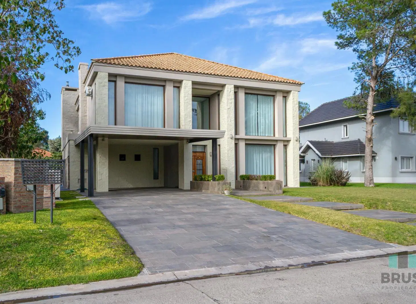 CASA EN VENTA EN SAINT THOMAS ESTE - 6 AMBIENTES 1