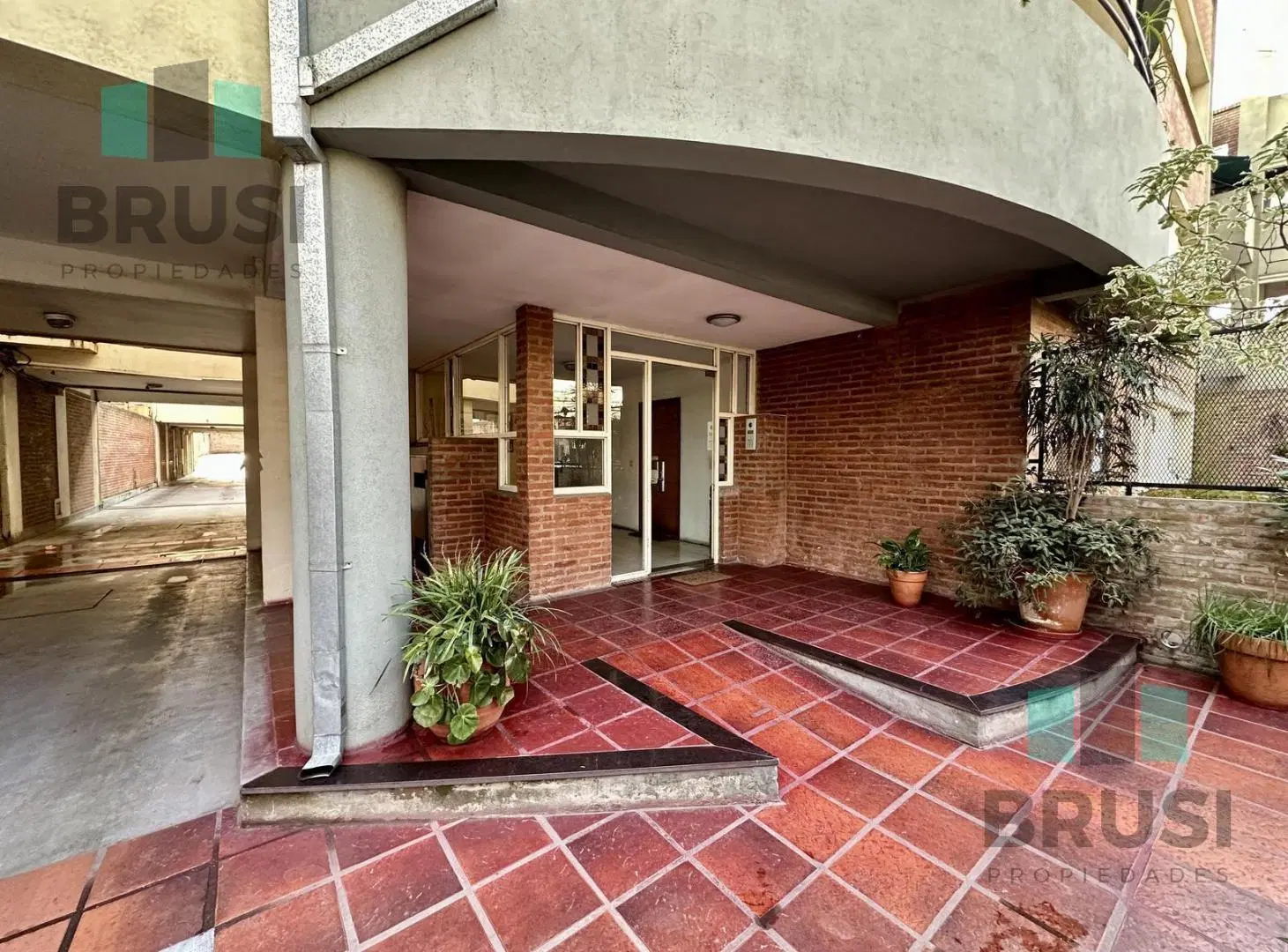 DEPARTAMENTO 3 AMBIENTES CON COCHERA Y BAULERA EN VENTA - ADROGUE 3