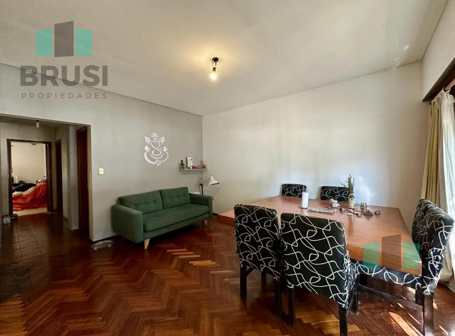 CASA EN VENTA EN LOMAS DE ZAMORA - 7 AMBIENTES - CON PARQUE 4