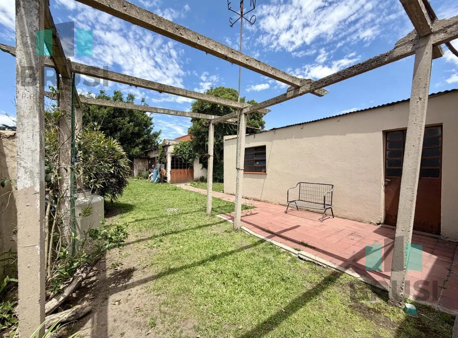 CASA EN VENTA EN ADROGUE - 3 AMBIENTES - CON LOCAL 2