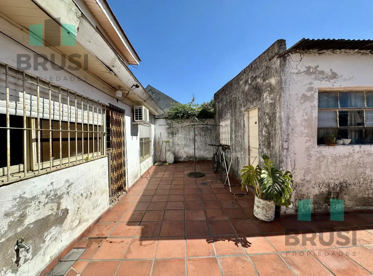 Casa en venta en Luis Guillón en 2 plantas con patio 8