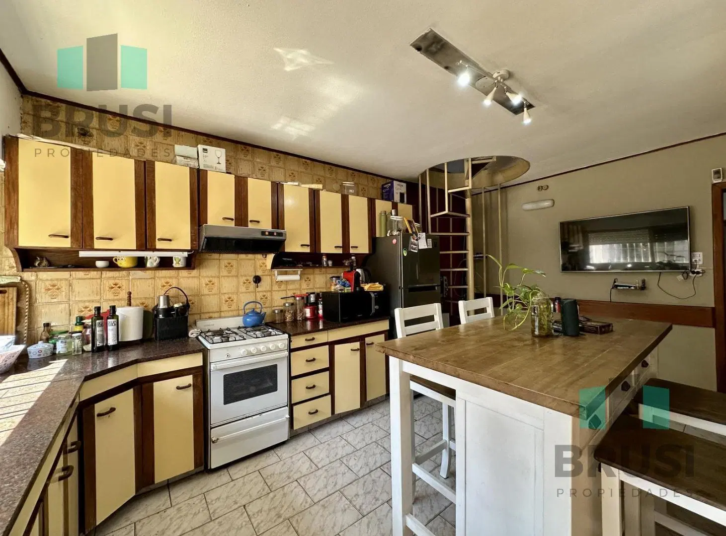 Casa en venta en Luis Guillón en 2 plantas con patio 3