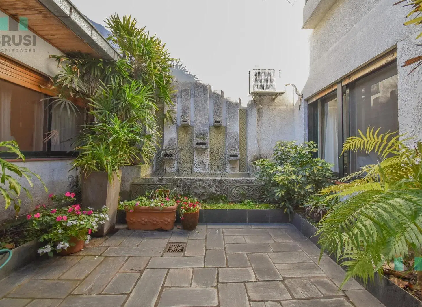 CASA EN VENTA EN BANFIELD OESTE - 5 AMBIENTES 4
