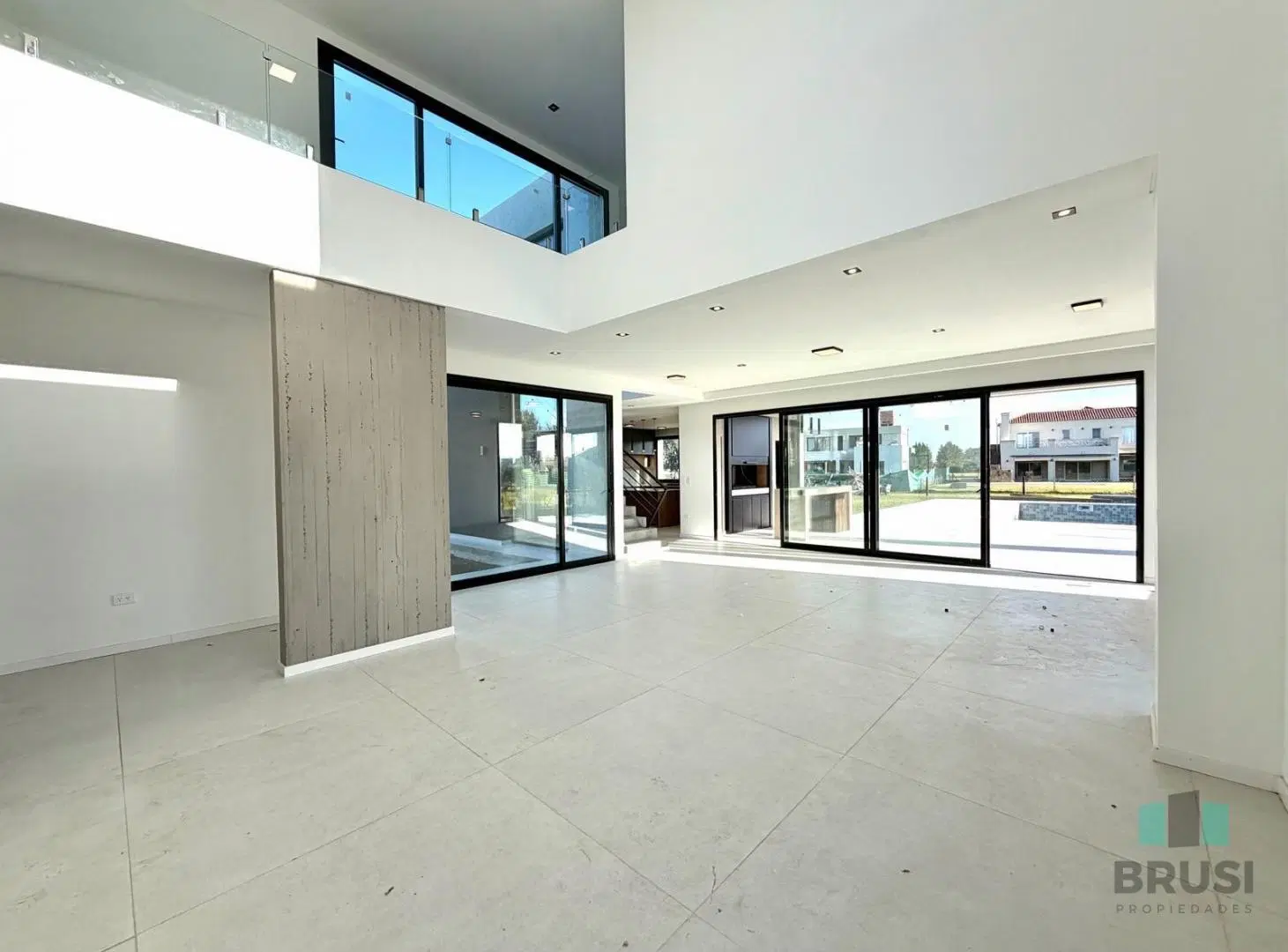 CASA EN VENTA EN DOS PLANTAS MODERNA - BARRIO PRIVADO TERRALAGOS - CANNING 2